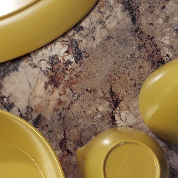 Allied Chemical And Misc Melamine Dishes Mustard 45 Pieces Total - Picture 11 of 12